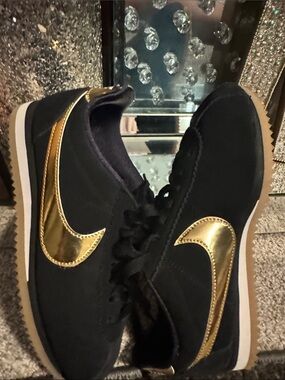 Nike  Women Black Sneakers with Metallic Gold Heel